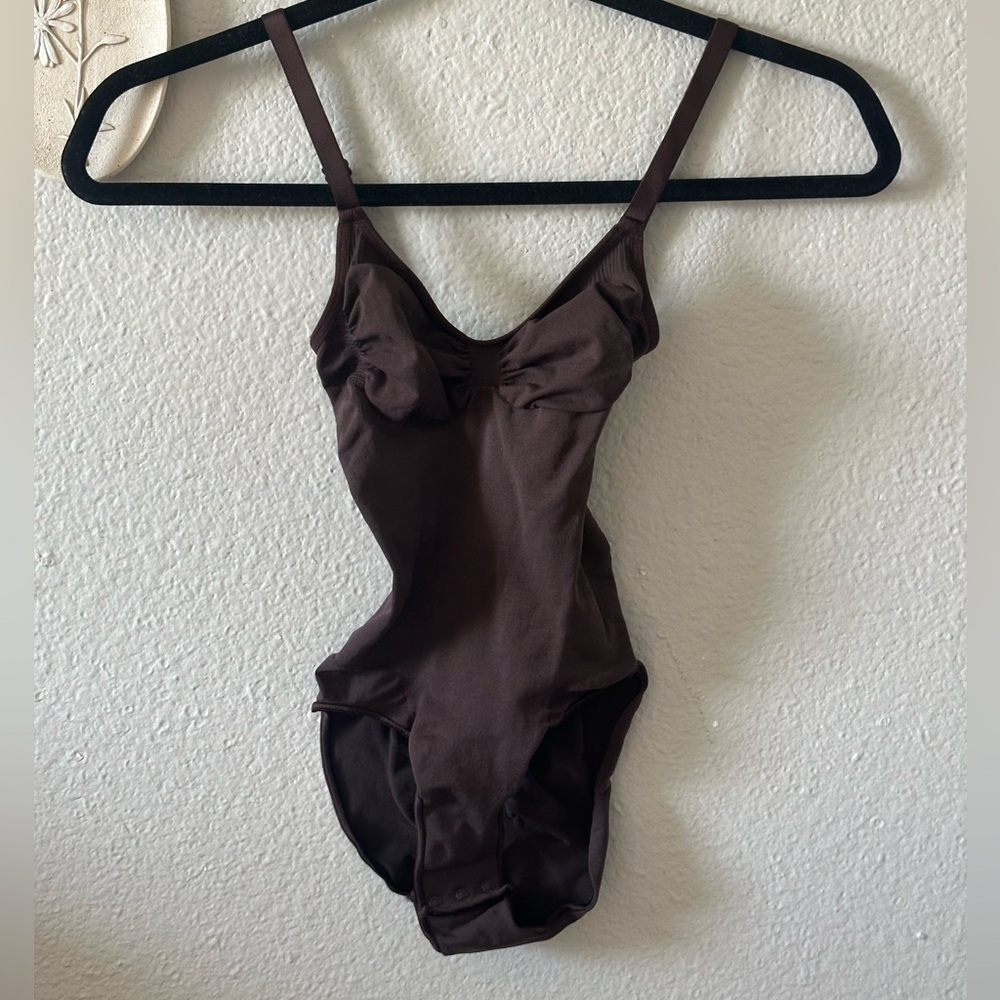 SKIMS XS Dark Brown Apparel